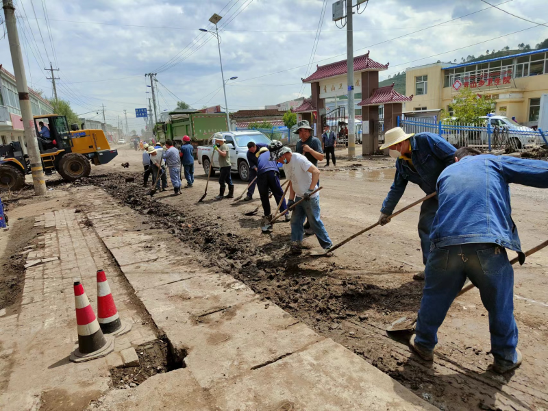 情系家鄉(xiāng)為人民 抗洪救災(zāi)勇?lián)?dāng)&mdash;&mdash;物產(chǎn)工投公司黨員干部、團(tuán)員青年奔赴災(zāi)區(qū)第一線搶險(xiǎn)救災(zāi)