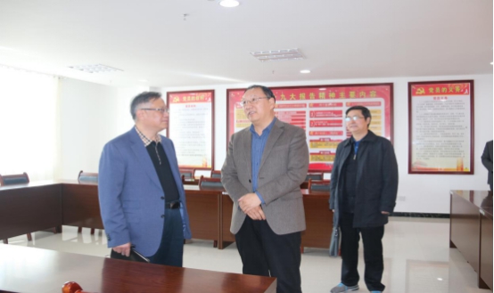 省委常委、省總工會(huì)主席馬吉孝等一行蒞臨青海物產(chǎn)集團(tuán)公司視察，調(diào)研指導(dǎo)道路貨運(yùn)企業(yè)建會(huì)、貨運(yùn)司機(jī)入會(huì)等工作