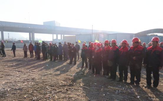 揚鞭策馬喜圓發(fā)展夢，萬眾一心共筑新長城