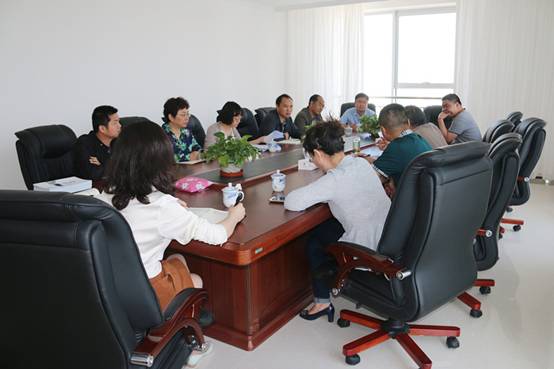 省商務(wù)廳副廳長(zhǎng)朱小青協(xié)同西寧海關(guān)、省檢驗(yàn)檢疫局一行深入企業(yè)就保稅物流中心封關(guān)運(yùn)營(yíng)