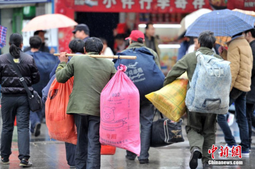 聚焦春節(jié)&ldquo;恐歸族&rdquo;：近鄉(xiāng)情怯，恐懼何來(lái)？(圖)